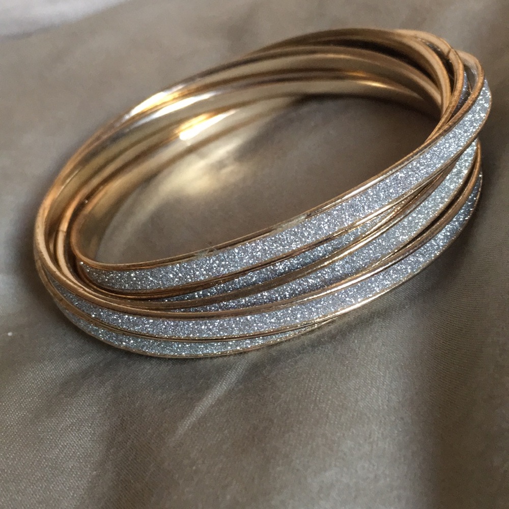 Bangle bracelet